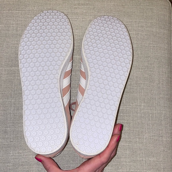 NWOT Adidas Women’s Gazelle Ash Pink Sneaker Size 8.5 - Picture 3 of 8